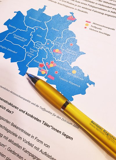 Abbildung einer Seite aus dem Bericht für den Untersuchungsausschuss Neukölln. Zu sehen ist Text und eine Karte von Berlin auf der Schwerpunkte von Anschlägen abgebildet sind.