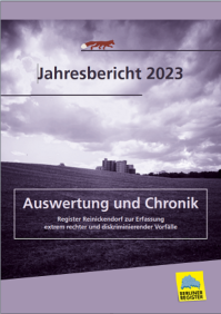 Das Bild zeigt das Titelbild von Jahresbericht und Chronik 2023 des Register Reinickendorf, im Hintergrund ein Foto von Wiese, Hochhäusern und Himmel, oben ein Fuchslogo